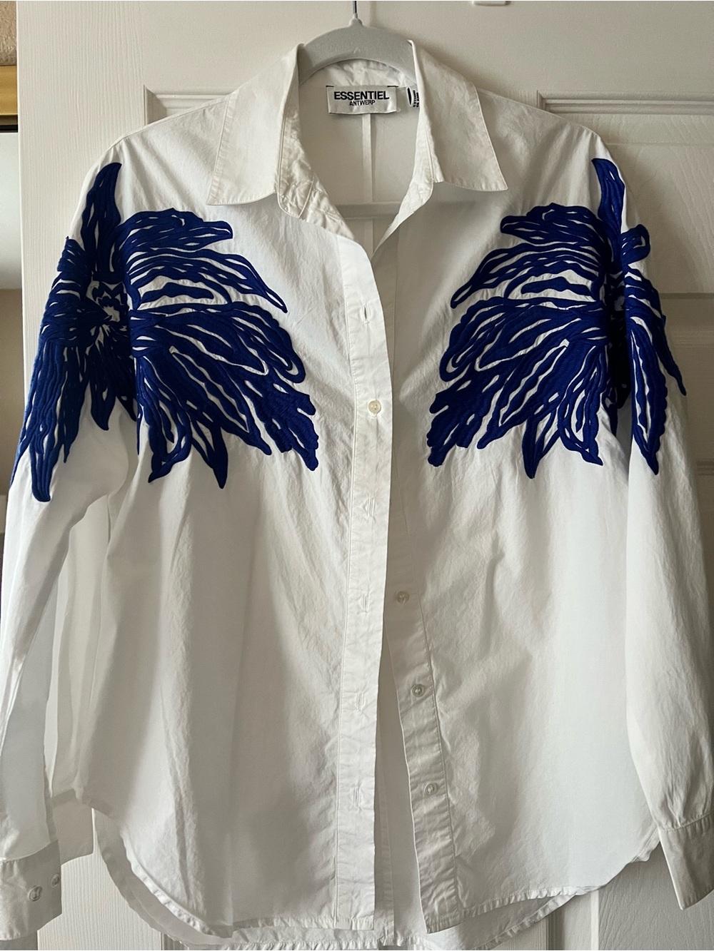 ESSENTIEL White Cotton Shirt with Royal Blue Embroidered Floral Detail